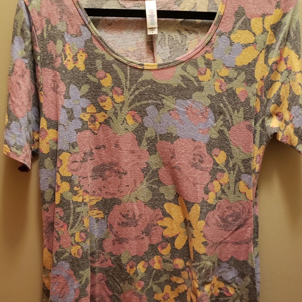 ❤️M Lularoe Perfect Tee EUC